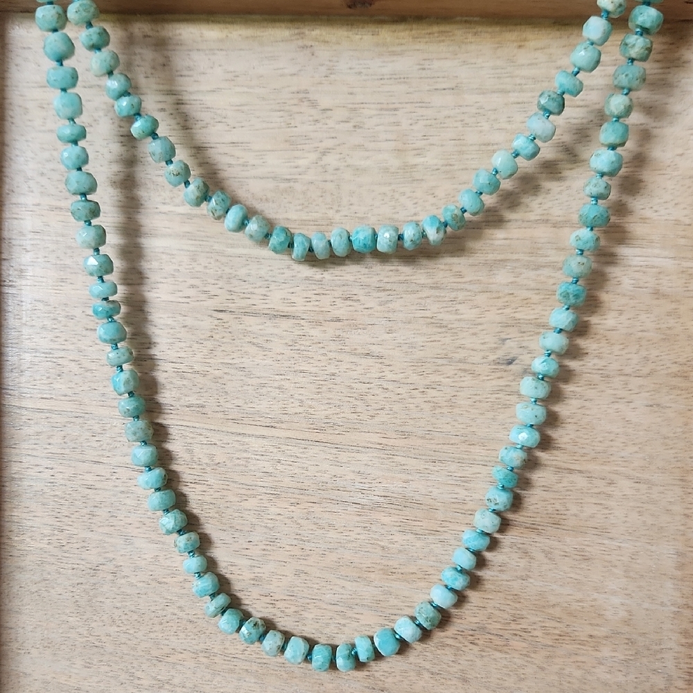 Elegant Turquoise Beaded Necklace